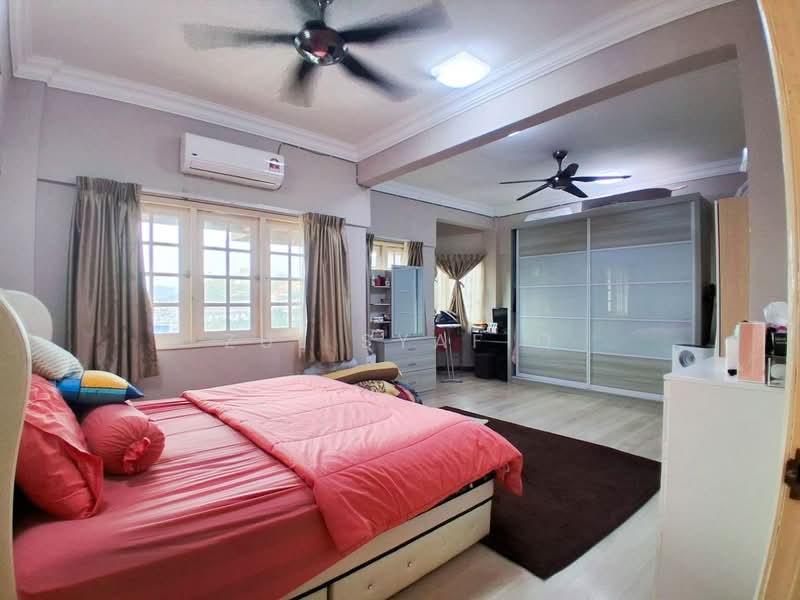 Condominium for Sale at Villaria - Zul Syafiq - Bedroom - PropertyGuru.com.my