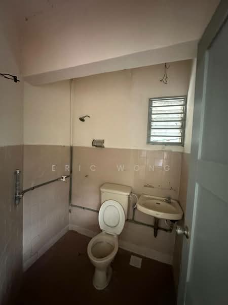 2-storey Terraced House for Rent in Taman Desa Cemerlang (Ulu Tiram) - Eric Wong - Bathroom - PropertyGuru.com.my