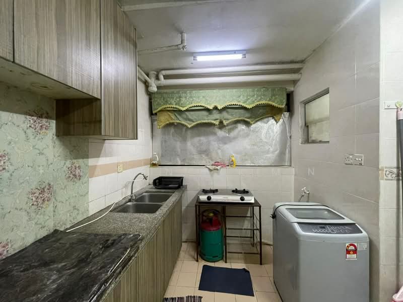 Apartment for Sale at Flora Damansara Apartment - Nazrin Hakimin - Kitchen - PropertyGuru.com.my