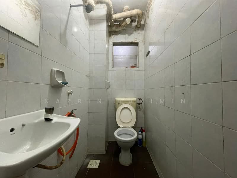 Apartment for Sale at Flora Damansara Apartment - Nazrin Hakimin - Bathroom - PropertyGuru.com.my