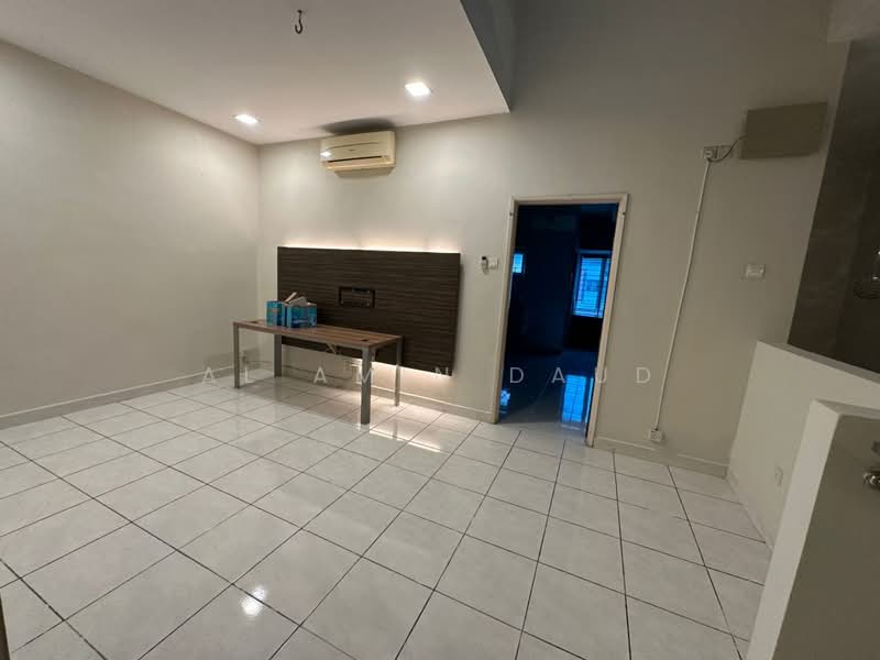Rumah Teres untuk Disewa di Sutera Damansara (Damansara Damai) - Al Amin Daud - Living Room - PropertyGuru.com.my