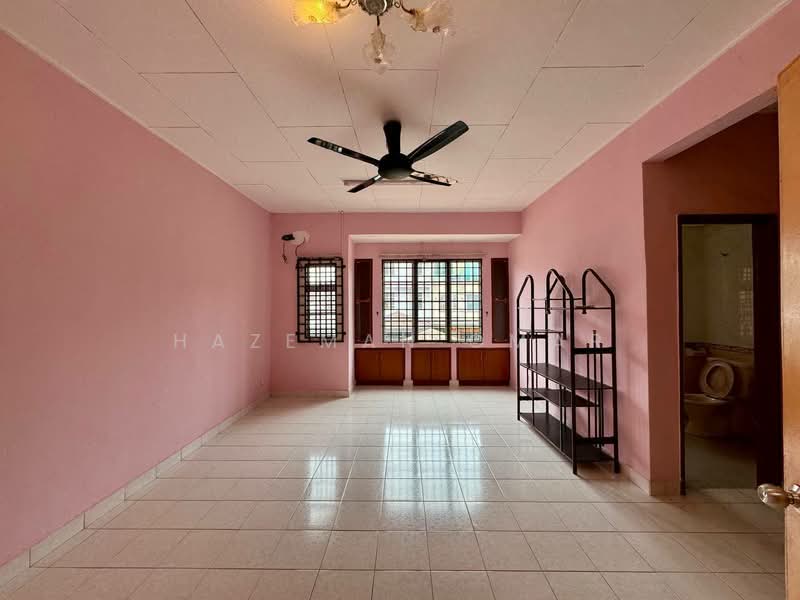 2-storey Terraced House for Sale in Seksyen U9 (Shah Alam) - Hazeman Omar - Living Room - PropertyGuru.com.my