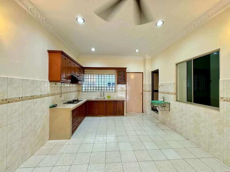 2-storey Terraced House for Sale in Seksyen U9 (Shah Alam) - Hazeman Omar - Kitchen - PropertyGuru.com.my
