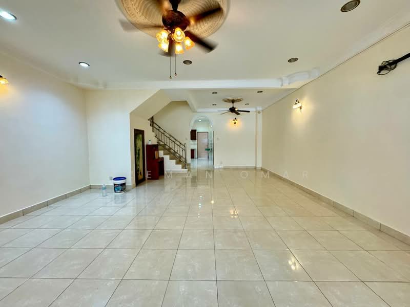 2-storey Terraced House for Sale in Seksyen U9 (Shah Alam) - Hazeman Omar - Living Room - PropertyGuru.com.my
