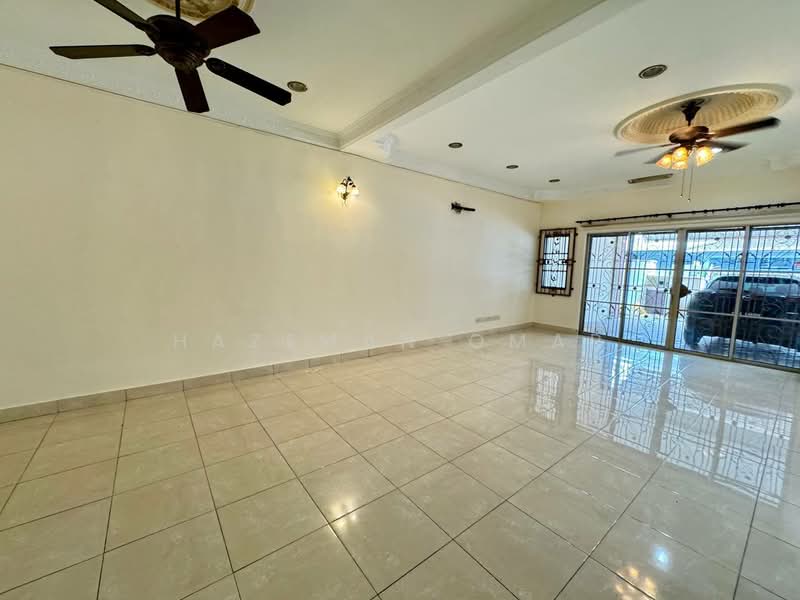 2-storey Terraced House for Sale in Seksyen U9 (Shah Alam) - Hazeman Omar - Living Room - PropertyGuru.com.my