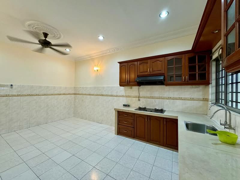 2-storey Terraced House for Sale in Seksyen U9 (Shah Alam) - Hazeman Omar - Kitchen - PropertyGuru.com.my
