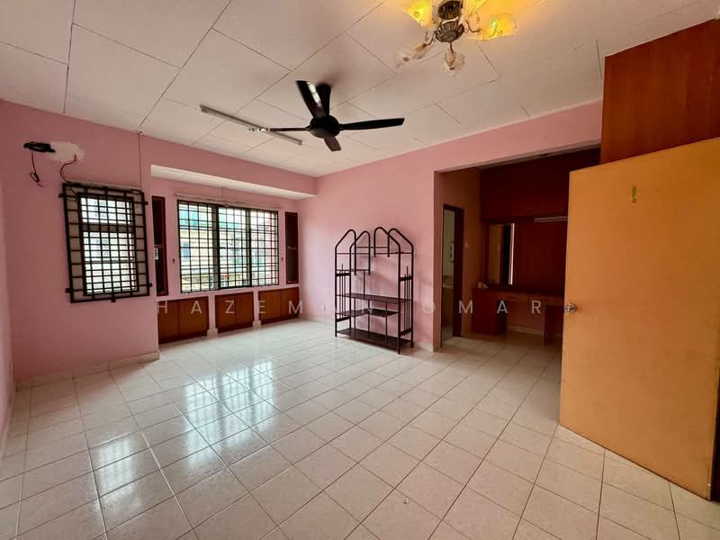 2-storey Terraced House for Sale in Seksyen U9 (Shah Alam) - Hazeman Omar - Living Room - PropertyGuru.com.my