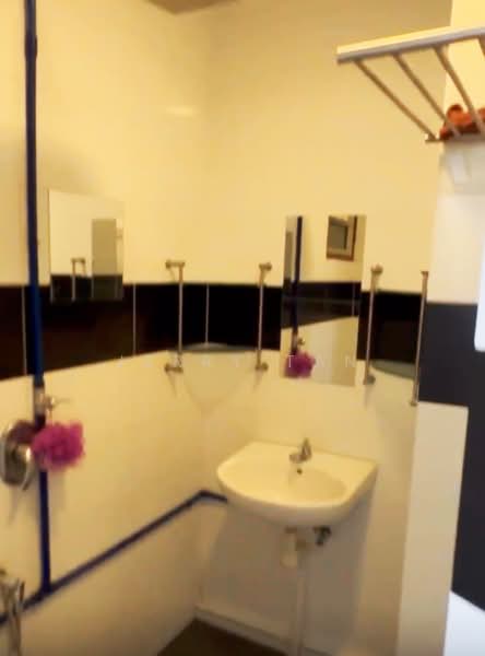 Pangsapuri untuk Disewa di Jelutong Park - Jerry Tan - Bathroom - PropertyGuru.com.my