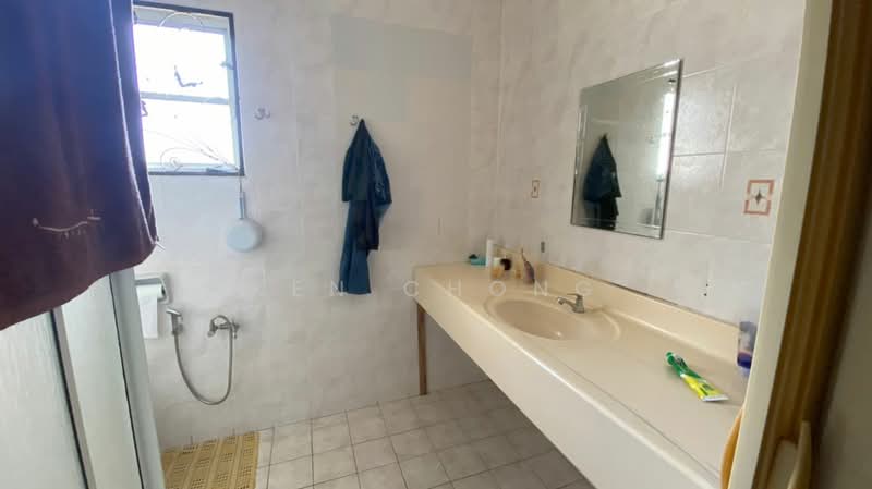 Rumah Teres 2 Tingkat untuk Dijual di Bukit Rahman Putra (Sungai Buloh) - Ken Chong - Bathroom - PropertyGuru.com.my