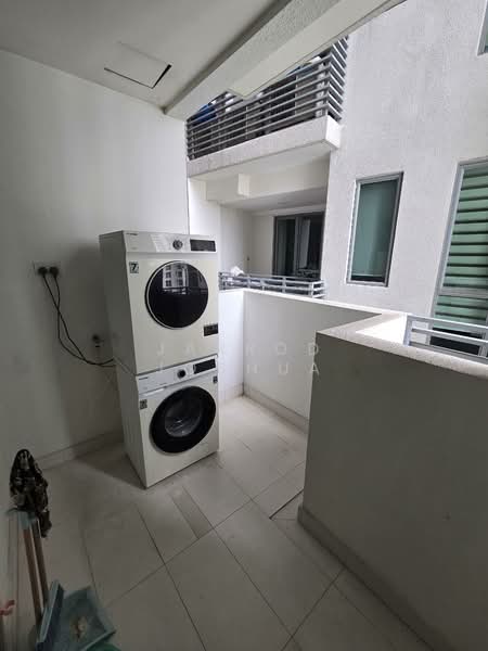 Kondominium untuk Disewa di Kiaramas Danai - Jarrod Joshua - Balcony - PropertyGuru.com.my