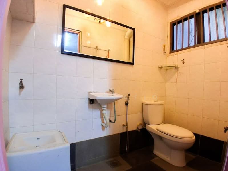 Rumah Teres untuk Dijual di Taman Kajang Baru (Kajang) - Zul Syafiq - Bathroom - PropertyGuru.com.my