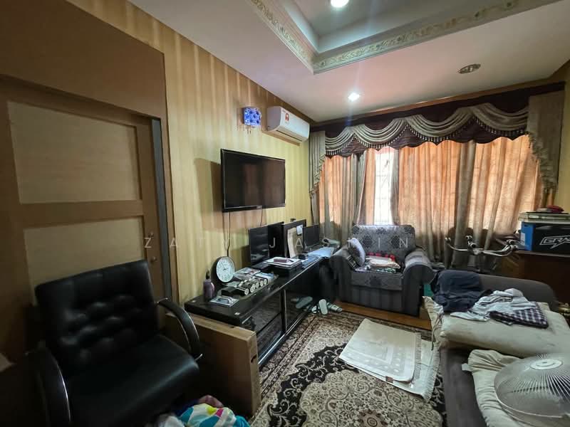 Rumah Teres 2 Tingkat untuk Dijual di Bandar Tun Hussein Onn (Cheras) - Zaty Jasmin - Living Room - PropertyGuru.com.my