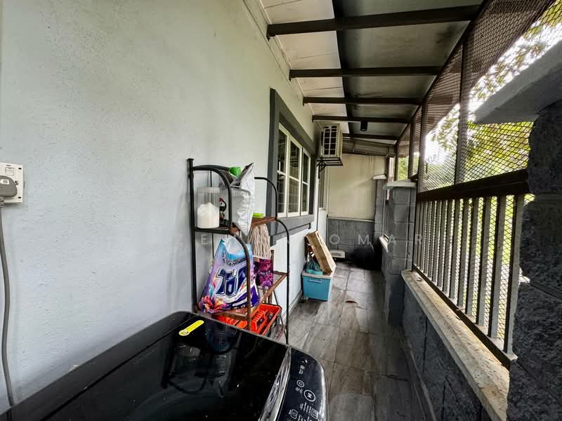 Rumah Teres 2 Tingkat untuk Dijual di Bukit Jelutong (Shah Alam) - Hazeman Omar - Balcony - PropertyGuru.com.my