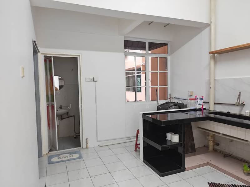 Flat for Rent at Taman Lip Sin Block 7 - Jovin Pang - Kitchen - PropertyGuru.com.my