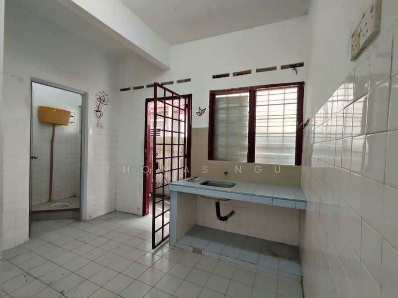 Rumah Teres 2 Tingkat untuk Dijual di Taman Puchong Intan (Puchong) - Thomas Ngu - Kitchen - PropertyGuru.com.my