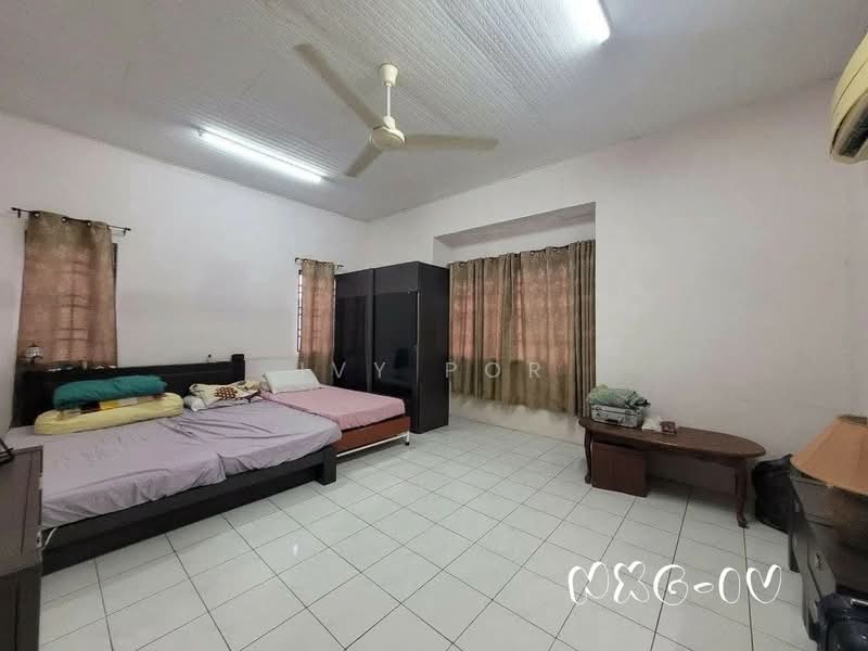 Semi-Detached House for Sale in Taman Mesra (Klang) - Ivy Por - Bedroom - PropertyGuru.com.my