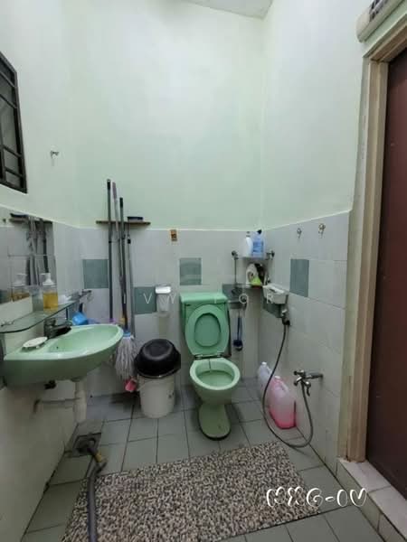 Semi-Detached House for Sale in Taman Mesra (Klang) - Ivy Por - Bathroom - PropertyGuru.com.my