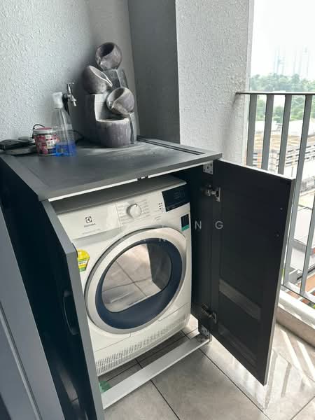 Service Residence for Rent at Millerz Square Serviced Residence - Koo Ying Kang - Balcony - PropertyGuru.com.my