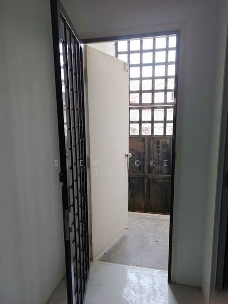 Kedai / Pejabat untuk Disewa di Aman Suria (Petaling Jaya) - Siew Yoke Tan - Entrance - PropertyGuru.com.my