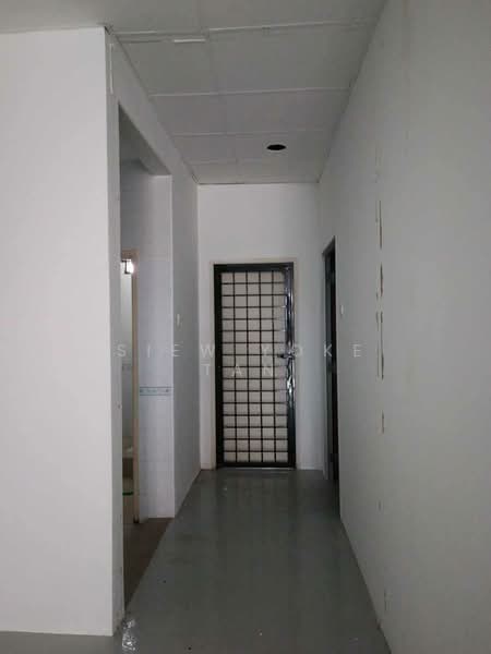 Kedai / Pejabat untuk Disewa di Aman Suria (Petaling Jaya) - Siew Yoke Tan - Corridor - PropertyGuru.com.my