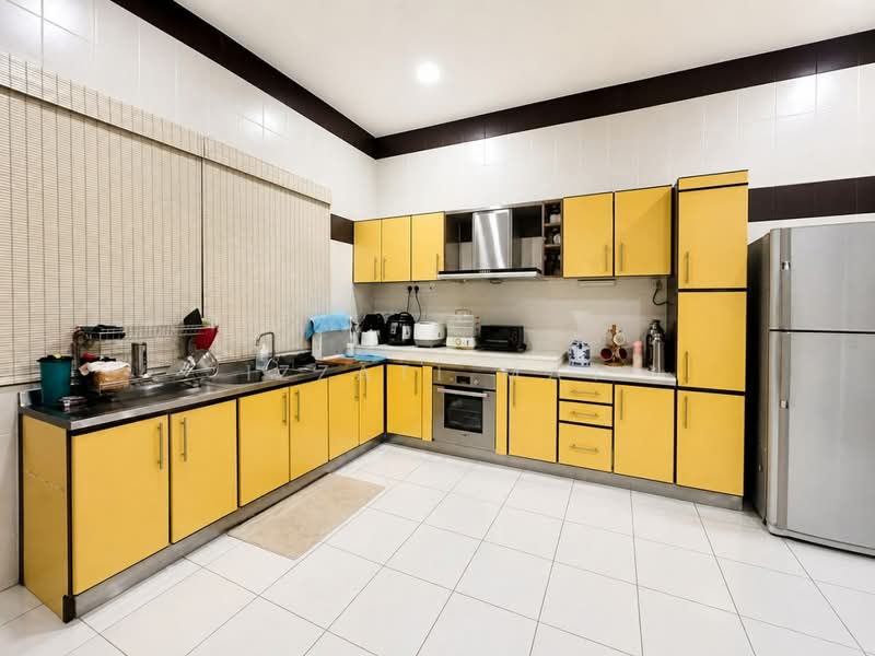 Semi-Detached House for Sale in Bandar Nusaputra (Puchong) - Izzati Mat - Kitchen - PropertyGuru.com.my
