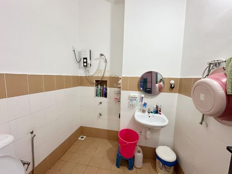 1-storey Terraced House for Sale in Taman Bukit Tiram (Ulu Tiram) - Jordan Kau - Bathroom - PropertyGuru.com.my
