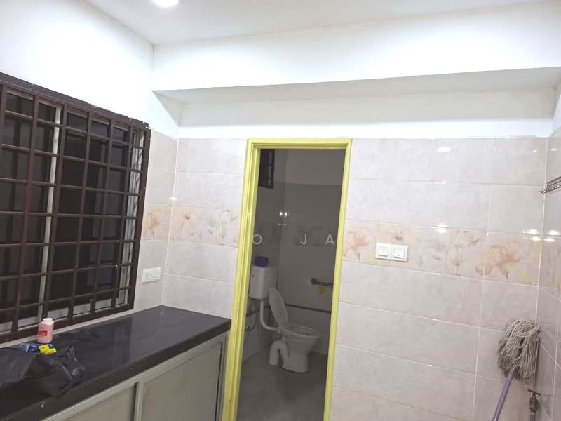 Rumah Teres 2 Tingkat untuk Dijual di Bandar Seri Alam (Masai) - Kino Jaw - Bathroom - PropertyGuru.com.my
