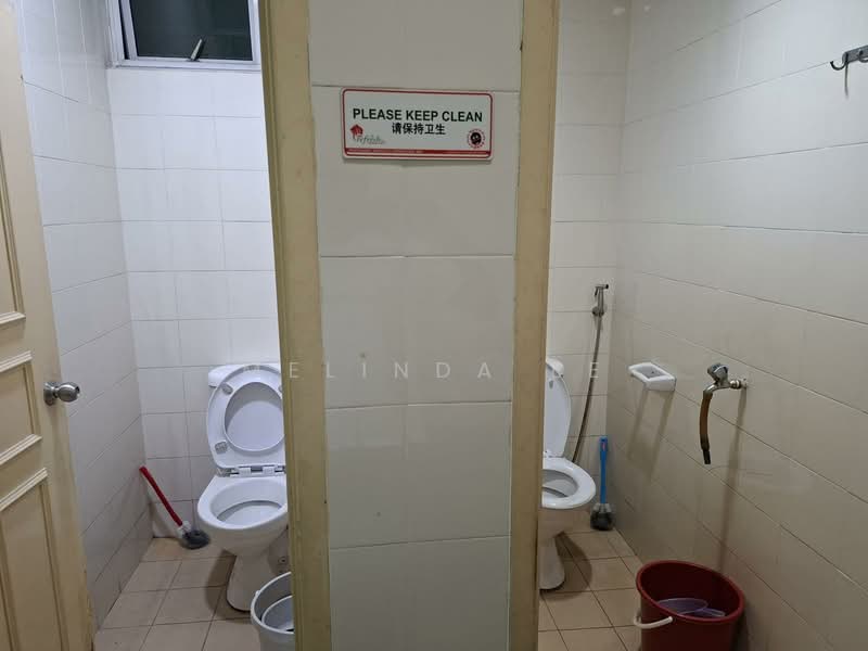 Office for Rent in Taman Molek (Johor Bahru) - Melinda Ee - Bathroom - PropertyGuru.com.my