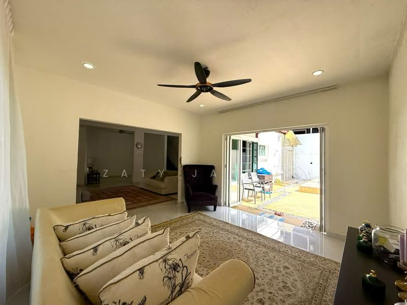 Rumah Berkembar untuk Dijual di Tiara Kemensah (Ulu Kelang) - Zaty Jasmin - Living Room - PropertyGuru.com.my