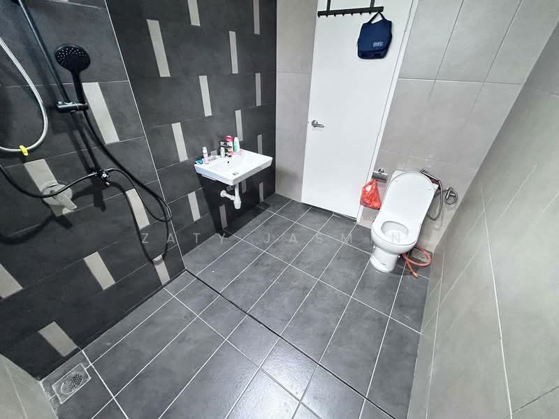 Rumah Teres 2 Tingkat untuk Dijual di U12, Taman Cahaya Alam (Shah Alam) - Zaty Jasmin - Bathroom - PropertyGuru.com.my