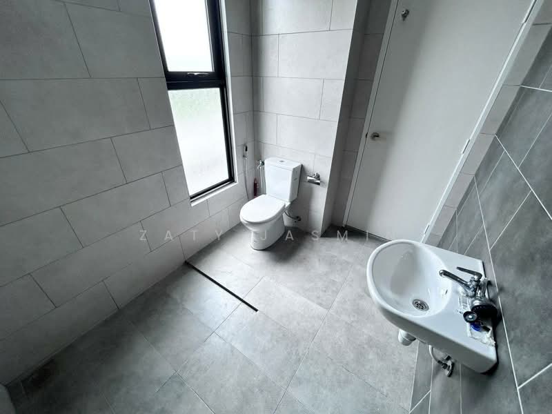 Rumah Teres 2 Tingkat untuk Dijual di U12, Taman Cahaya Alam (Shah Alam) - Zaty Jasmin - Bathroom - PropertyGuru.com.my