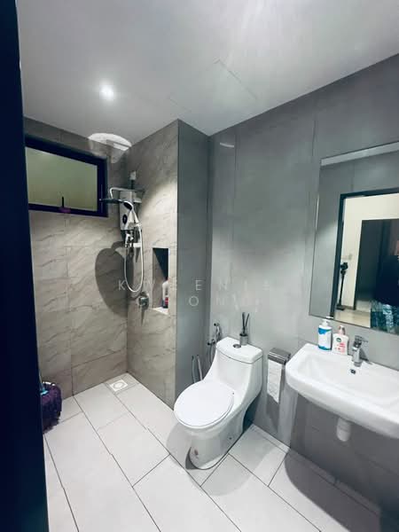 Kondominium untuk Dijual di The Holmes 2 - Kweenie Chong - Bathroom - PropertyGuru.com.my