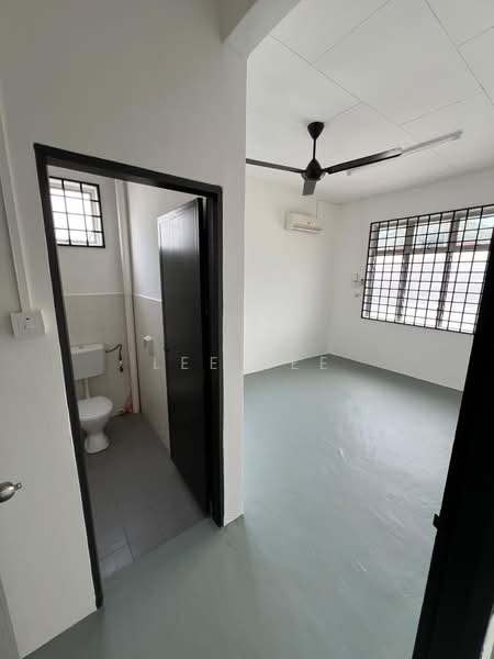 Rumah Teres 1 Tingkat untuk Dijual di Pekan Nanas (Johor) - Lee Lee - Bathroom - PropertyGuru.com.my