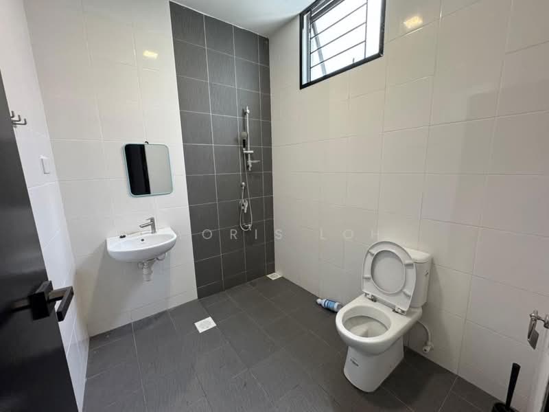 Rumah Teres 2 Tingkat untuk Dijual di Taman Molek (Johor Bahru) - Kyoris Loh - Bathroom - PropertyGuru.com.my