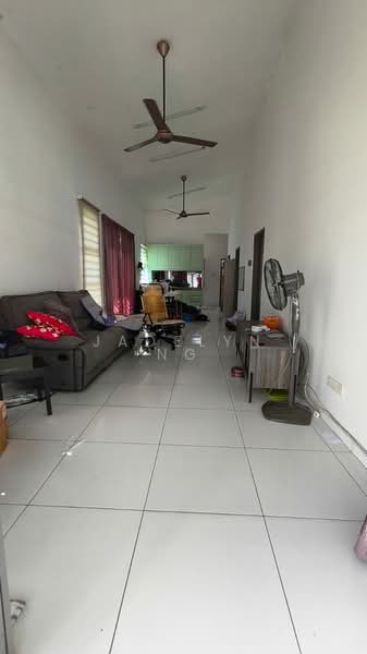 1-storey Terraced House for Sale in Bandar Putra (Kulai) - Jadelyn Ng - Living Room - PropertyGuru.com.my