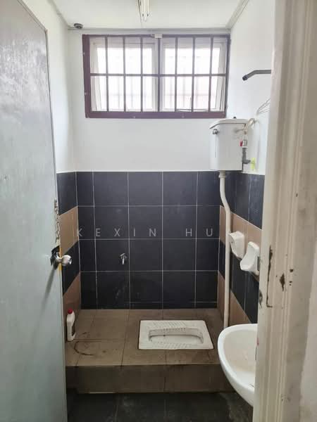 Kedai / Pejabat untuk Dijual di Taman Bukit Dahlia (Pasir Gudang) - Kexin Hua - Bathroom - PropertyGuru.com.my