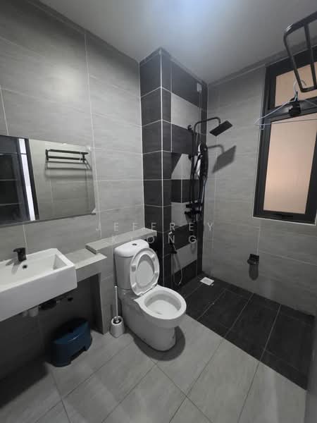 Service Residence for Sale at 8Scape Residence @ Sutera - Jeffrey Kiong - Bathroom - PropertyGuru.com.my