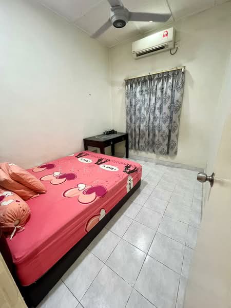 2-storey Terraced House for Rent in Taman Setia Indah (Tebrau) - Eifa Aziz - Bedroom - PropertyGuru.com.my