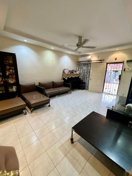 2-storey Terraced House for Rent in Taman Setia Indah (Tebrau) - Eifa Aziz - Living Room - PropertyGuru.com.my