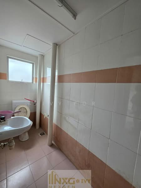 Shop for Rent in Pandamaran (Klang) - Ivy Por - Bathroom - PropertyGuru.com.my