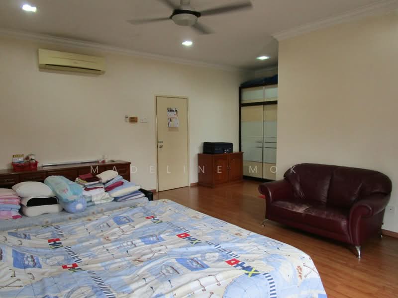Rumah Berkembar untuk Dijual di Off Jalan Meru (Klang) - Madeline Mok - Master Bedroom - PropertyGuru.com.my
