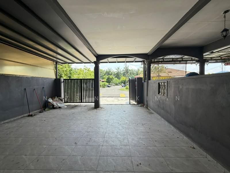 1-storey Terraced House for Sale in Kampung Teluk Panglima Garang (Telok Panglima Garang) - Nazrin Hakimin - Exterior - PropertyGuru.com.my