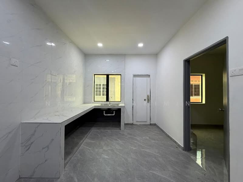 1-storey Terraced House for Sale in Kampung Teluk Panglima Garang (Telok Panglima Garang) - Nazrin Hakimin - Kitchen - PropertyGuru.com.my