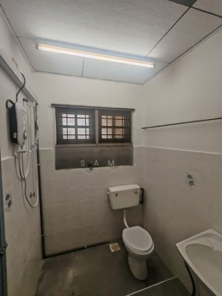 Rumah Teres 2.5 Tingkat untuk Disewa di Fair Park (Ipoh) - Sam . - Bathroom - PropertyGuru.com.my