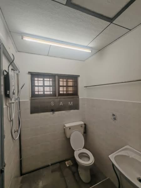 Rumah Teres 2.5 Tingkat untuk Disewa di Fair Park (Ipoh) - Sam . - Bathroom - PropertyGuru.com.my