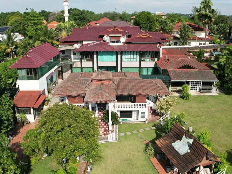 Rumah Banglo untuk Dijual di Country Heights (Kajang) - Hazwan Hilmi - Exterior - PropertyGuru.com.my