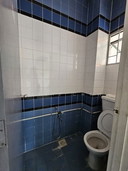 Shop / Office for Rent in Bay Avenue (Bayan Lepas) - Millie Chew - Bathroom - PropertyGuru.com.my