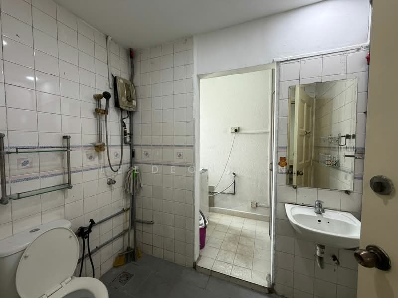 Kondominium untuk Disewa di Casa Ria - Leedeon Tan - Bathroom - PropertyGuru.com.my