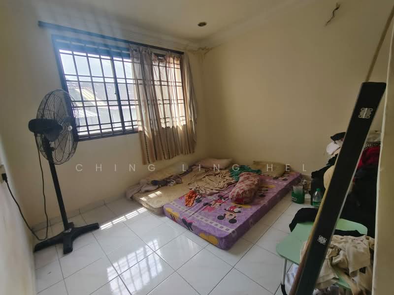 1-storey Terraced House for Sale in Taman Johor Jaya (Johor Bahru) - Ching Ling Hel - Bedroom - PropertyGuru.com.my