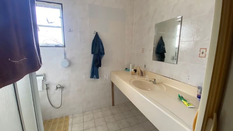 Rumah Teres untuk Dijual di Bukit Rahman Putra (Sungai Buloh) - Tiffany Yang - Bathroom - PropertyGuru.com.my